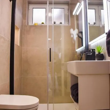 Apartments With Hot Tub Novi Vinodolski - 2348 נובי ווינודולסקי