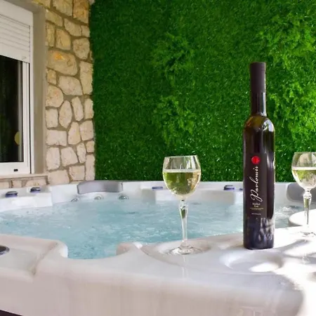 Apartments With Hot Tub Novi Vinodolski - 2348 דירה *