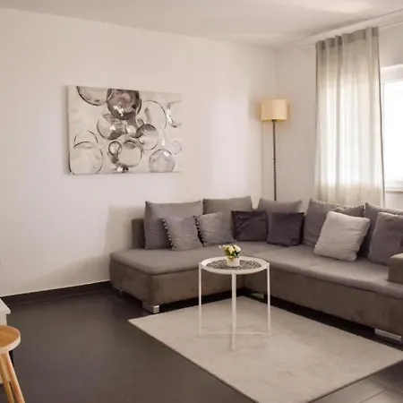 Apartments With Hot Tub Novi Vinodolski - 2348