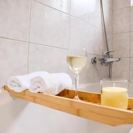 Apartments With Hot Tub Novi Vinodolski - 2348 נובי ווינודולסקי