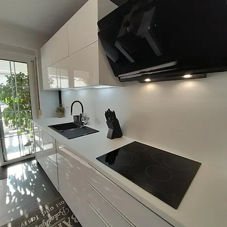 Apartments With Hot Tub Novi Vinodolski - 2348 * נובי ווינודולסקי
