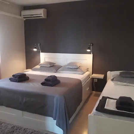 Apartment With Parking Space - 2348 Novi Vinodolski